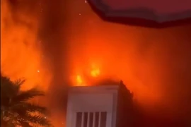 Cà Mau: Cháy lớn tại chợ Năm Căn, hàng trăm người tham gia chữa cháy