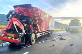 Xe tải tông đuôi xe cùng chiều trên cao tốc Vĩnh Hảo – Phan Thiết