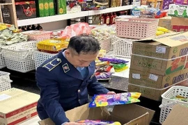 Đà Nẵng: Thu giữ hơn 2.400 sản phẩm thực phẩm vi phạm trước Tết