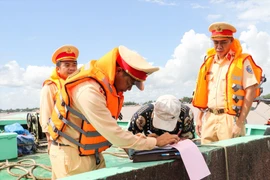 Cần Thơ siết chặt quản lý, xóa đăng ký hàng trăm phương tiện thủy