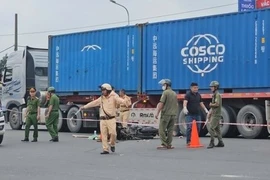 Nữ công nhân không qua khỏi sau va chạm giữa xe máy và container ở TPHCM