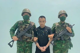 Bắt giữ hai đối tượng truy nã khi nhập cảnh từ Campuchia về Việt Nam