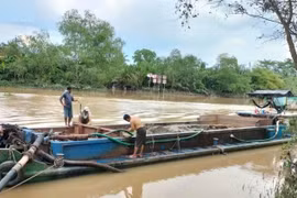 Vĩnh Long: Triệt phá 3 vụ khai thác, mua bán cát trái phép chỉ trong 1 ngày