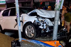 Ô tô điện tông liên hoàn xe máy ở Đồng Tháp, 2 người thương vong