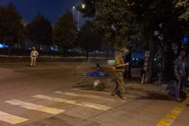 Người phụ nữ tử vong sau va chạm với xe tải trên Xa lộ Hà Nội