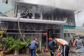 Cháy lớn trên đường Thái Phiên làm thiệt hại 3 căn nhà