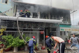 Cháy lớn trên đường Thái Phiên làm thiệt hại 3 căn nhà