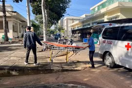 Phát hiện người đàn ông nằm bất động dưới sân khách sạn ở Lâm Đồng