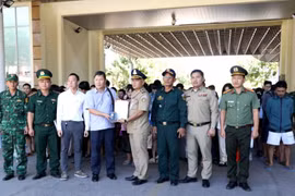 Tiếp nhận, bàn giao 77 công dân từ Campuchia qua cửa khẩu Mộc Bài