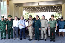 Tiếp nhận, bàn giao 77 công dân từ Campuchia qua cửa khẩu Mộc Bài