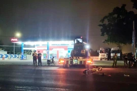 Va chạm xe đầu kéo khi lùi từ cây xăng ra Quốc lộ 1, người đi xe máy tử vong