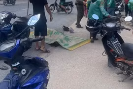 TP HCM: Anh tử vong, em bị thương nặng sau va chạm giữa xe máy và xe tải