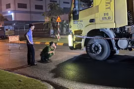 Va chạm giữa xe container và xe máy khiến một người tử vong tại chỗ