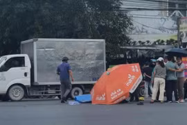TPHCM: Tài xế xe ôm công nghệ tử vong sau va chạm với ô tô bán tải