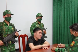 Bắt quả tang đối tượng vận chuyển hơn 2,8kg ma túy qua biên giới