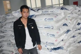 TP HCM: Tài xế container bị bắt vì chở 40 tấn đường nhập lậu