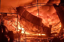 An Giang: Cháy kho phế liệu hơn 300m² tại ấp Sư Nam