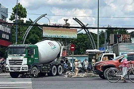 TP HCM: Xe bồn va chạm xe máy, người phụ nữ tử vong trên đường Lê Thị Hà