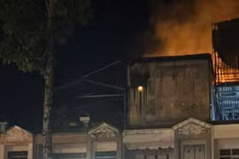 An Giang: Cháy lớn tại nhà nuôi yến, lực lượng chức năng khẩn trương dập lửa