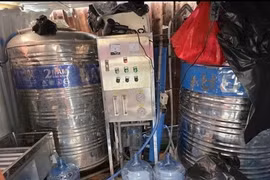 TP HCM: Triệt phá xưởng “nước máy đội lốt thương hiệu nổi tiếng”