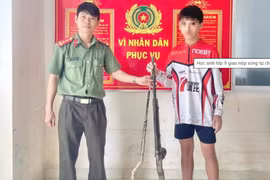Học sinh lớp 9 giao nộp 2 khẩu súng cồn tự chế cho công an