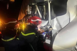 Đồng Nai: Giải cứu thành công người mắc kẹt trong cabin sau tai nạn liên hoàn