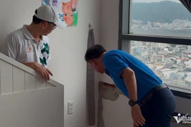 Chung cư ở TPHCM xuất hiện vết nứt hở dài 4m: Di dời hộ dân bị ảnh hưởng