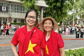 Người dân rưng rưng xúc động khi xem Lễ Tổng duyệt diễu binh, diễu hành kỷ niệm 80 năm Quốc khánh 2/9