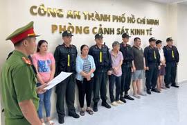 TP HCM triệt phá đường dây buôn lậu lớn, khởi tố 5 bị can