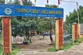 Sập trụ cổng trường học ở Lào Cai, 2 cháu nhỏ tử vong