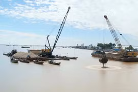 Vĩnh Long giám sát chặt khai thác cát sông Hậu phục vụ cao tốc