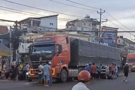 Đồng Nai: Va chạm giữa xe đầu kéo và xe máy, một phụ nữ tử vong tại chỗ