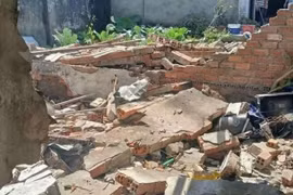 Nổ lớn làm sập nhà dân tại Đắk Lắk, một người nhập viện