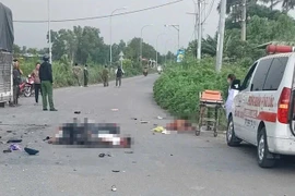 TP HCM: Xe tải va chạm xe máy, 2 người gặp nạn thương tâm