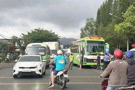 Xe khách lấn làn tông xe máy ở Lâm Đồng, 1 người tử vong
