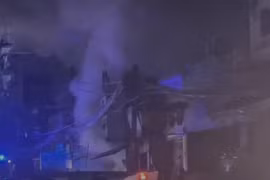 Ngọn lửa bất ngờ bùng phát ở cửa hàng vật tư TP HCM, thiệt hại nặng nề