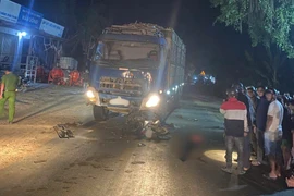 Xe máy va chạm xe tải, một người tử vong tại chỗ trên đường Trường Sơn Đông