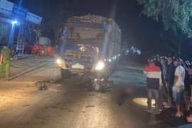 Xe máy va chạm xe tải, một người tử vong tại chỗ trên đường Trường Sơn Đông