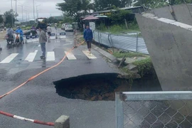 Đà Nẵng khẩn trương khắc phục hố sụt sâu hơn 1m trên đường Nam Kỳ Khởi Nghĩa