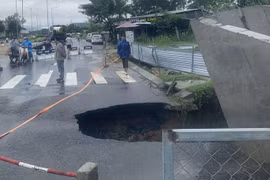 Đà Nẵng khẩn trương khắc phục hố sụt sâu hơn 1m trên đường Nam Kỳ Khởi Nghĩa