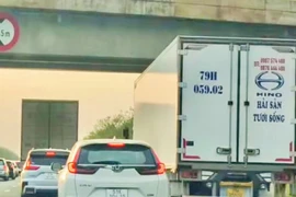 Tài xế vi phạm lưu thông trên làn dừng khẩn cấp bị lập biên bản tại Đồng Nai