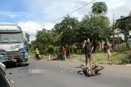 Xe tải lấn làn gây tai nạn, 2 thanh niên tử vong ở Lâm Đồng