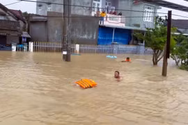 Đồng Nai ngập sâu do mưa lớn, hàng trăm hộ dân phải sơ tán