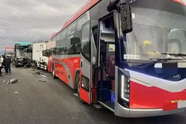 Va chạm giữa 4 phương tiện trên cao tốc qua Khánh Hòa