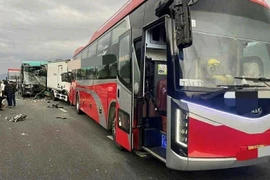 Va chạm giữa 4 phương tiện trên cao tốc qua Khánh Hòa