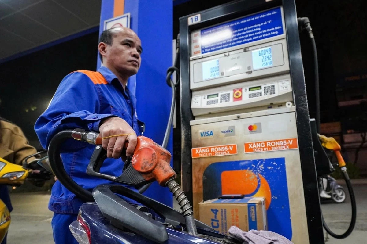 Bộ Công Thương đề xuất chính sách thuế nhằm ổn định giá xăng dầu