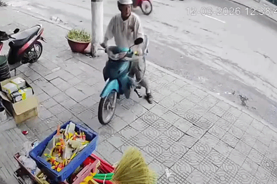 Gallery - Người đàn ông thoát nạn thần kỳ khi kịp rời đi lúc vỉa hè sụt xuống | Báo Tri thức và Cuộc sống - TIN TỨC PHỔ BIẾN KIẾN THỨC 24H