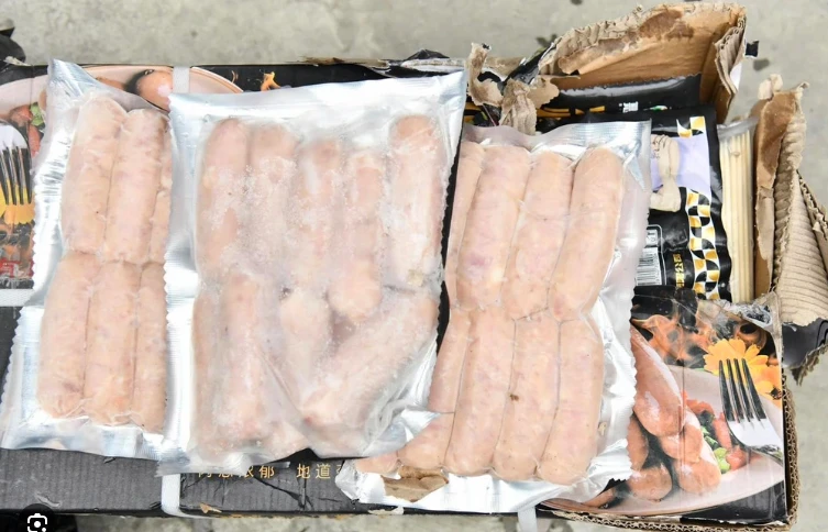 Bắt giữ hơn 5 tấn lạp xưởng '3 không' trên đường về Hà Nội