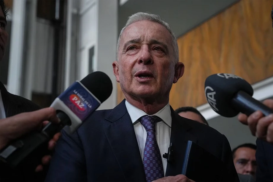 Điều ít biết về cựu Tổng thống Colombia bị quản thúc tại gia