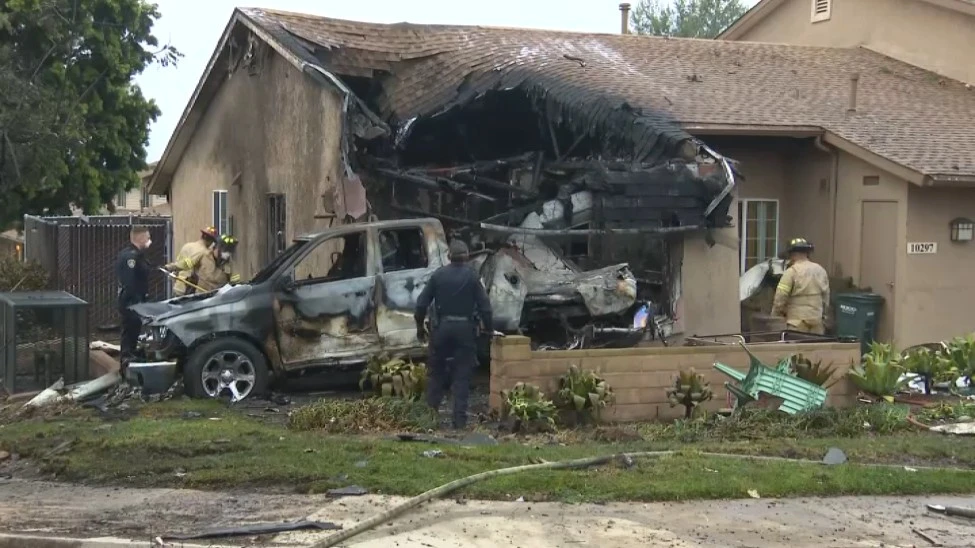 Hiện trường vụ máy bay lao xuống khu dân cư ở Mỹ